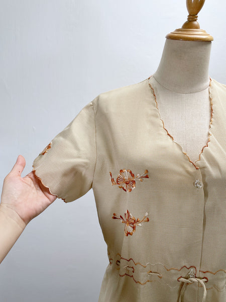 Piper | Vintage 1960s/1950s Scallop trim embroidered drawstring dress