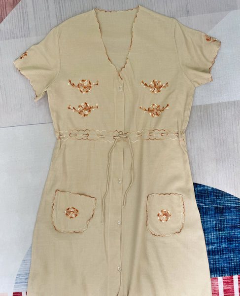 Piper | Vintage 1960s/1950s Scallop trim embroidered drawstring dress