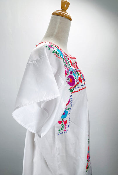 Must-have | Chantelle | Vintage 1960s 1970s Hippie embroidered floral Kaftan dress