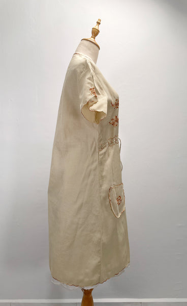 Piper | Vintage 1960s/1950s Scallop trim embroidered drawstring dress