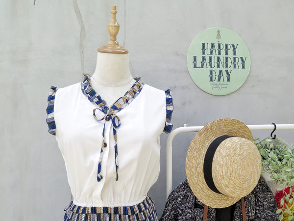 Alexis | Vintage 1960s 1970s Pleated frill accents Sleeveless Dress