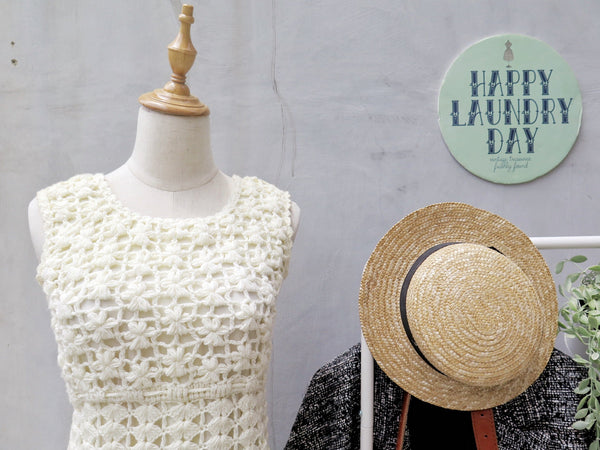 De la Creme | Vintage 1960s sexy Twiggy mod hand crochet knit Mini Dress