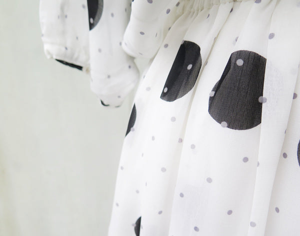 Rain and shine | Vintage 1960s loose fit slouchy top Black white monochrome Polka dot dress