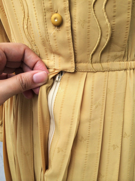 SALE ! |  Scalloped Edges | Elegant yellow Vintage