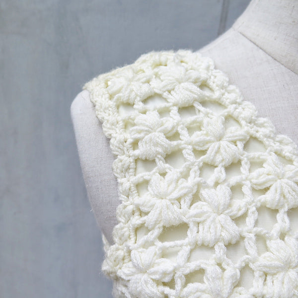 De la Creme | Vintage 1960s sexy Twiggy mod hand crochet knit Mini Dress