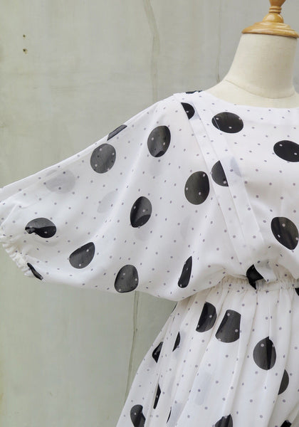 Rain and shine | Vintage 1960s loose fit slouchy top Black white monochrome Polka dot dress