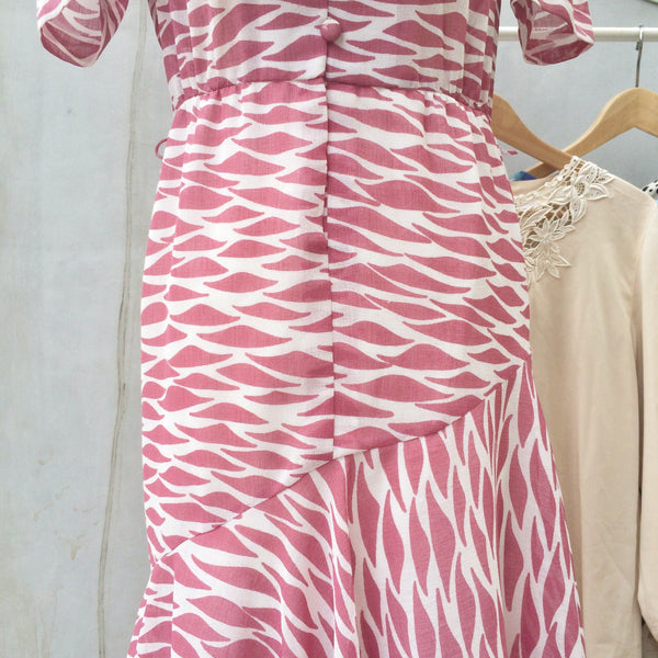 Berries Baileys | Vintage 1930s flirty sleeves and hem Pinup girl Glam rock Midi-length sexydress