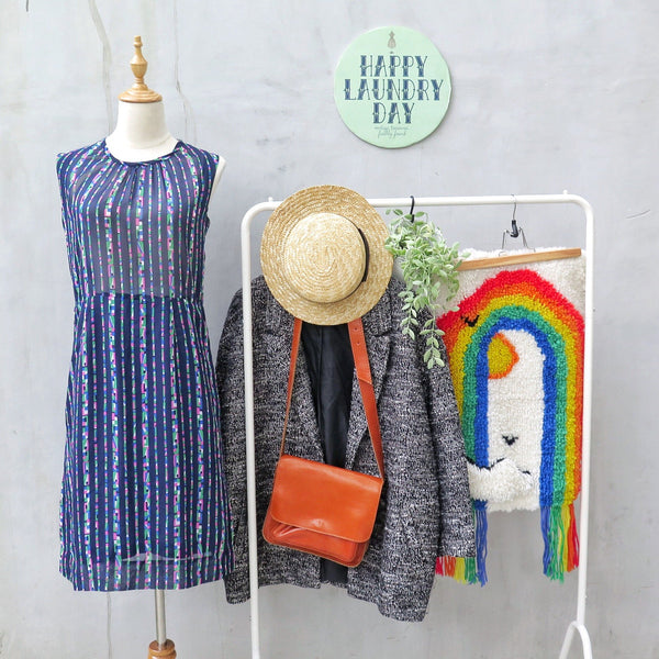 Shifting patterns | Vintage 1960s 1970s Vertical stripes confetti pink green white Striped shift dress