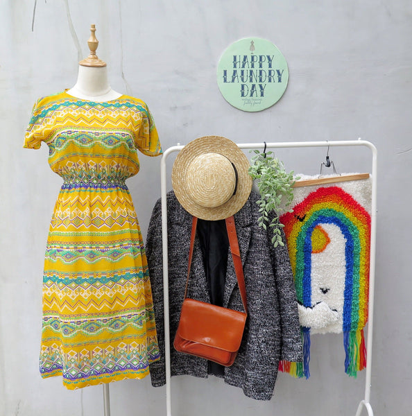Yellow birdie told me | Vintage 1960s 1970s Ethnic hippie aztec print Midi Dress