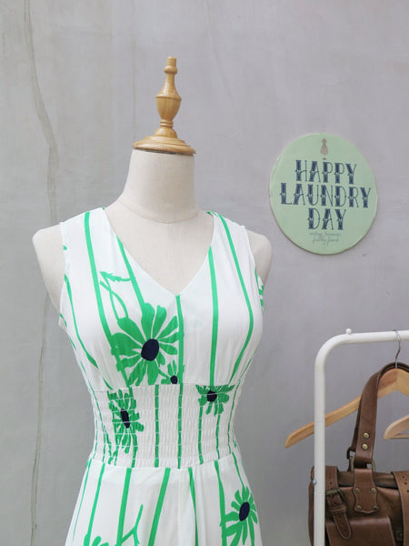 Reverse Daisies | Vintage 1960s 1970s Green and white daisy print Dress and Matching Jacket