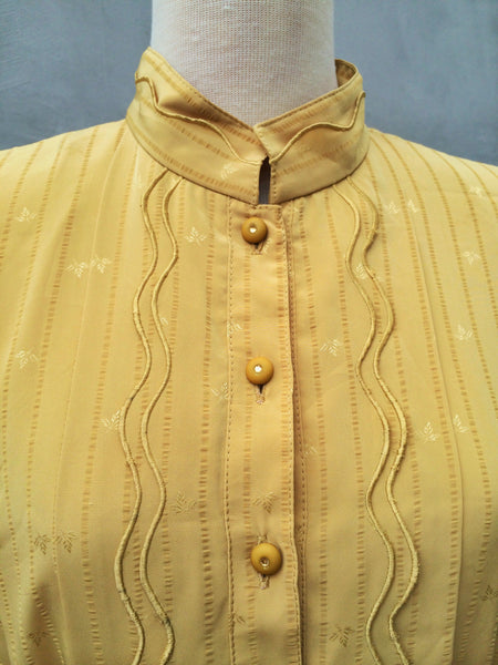 SALE ! |  Scalloped Edges | Elegant yellow Vintage