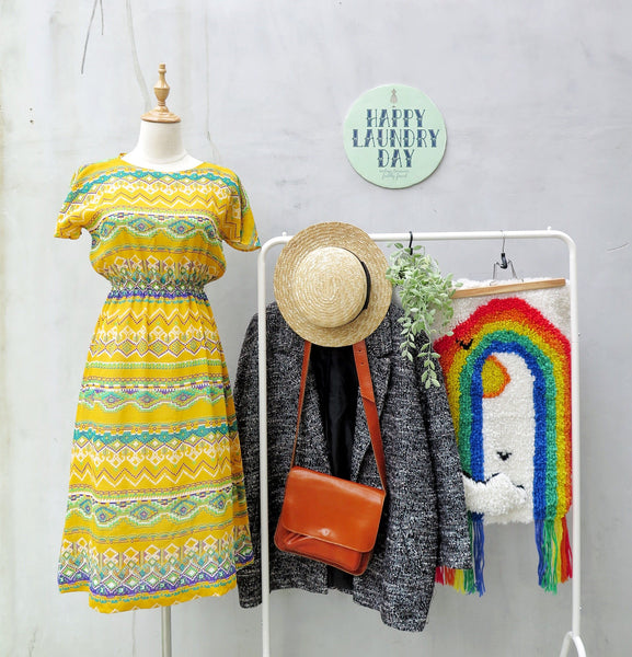 Yellow birdie told me | Vintage 1960s 1970s Ethnic hippie aztec print Midi Dress
