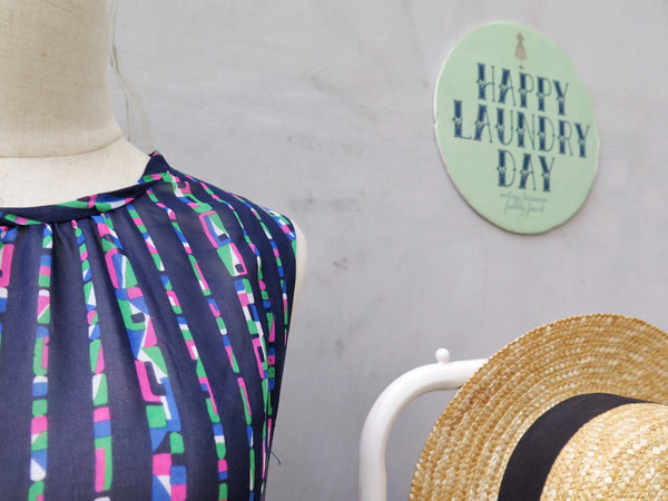 Shifting patterns | Vintage 1960s 1970s Vertical stripes confetti pink green white Striped shift dress