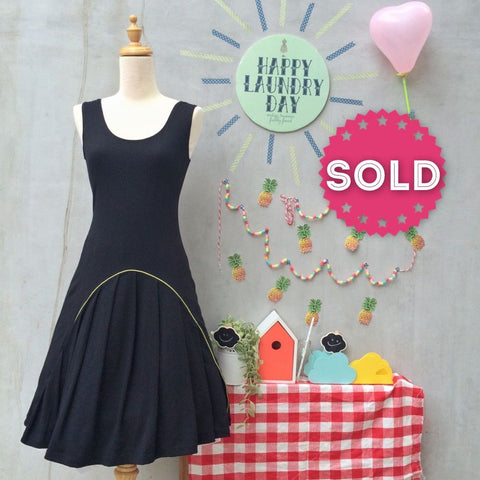 SALE ! | What's the Scoop? | Vintage 1980s 1990s  jersey tank dress with pleated scoop area