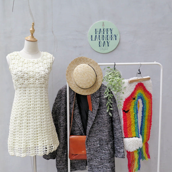 De la Creme | Vintage 1960s sexy Twiggy mod hand crochet knit Mini Dress