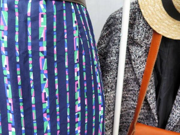 Shifting patterns | Vintage 1960s 1970s Vertical stripes confetti pink green white Striped shift dress