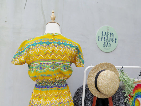Yellow birdie told me | Vintage 1960s 1970s Ethnic hippie aztec print Midi Dress