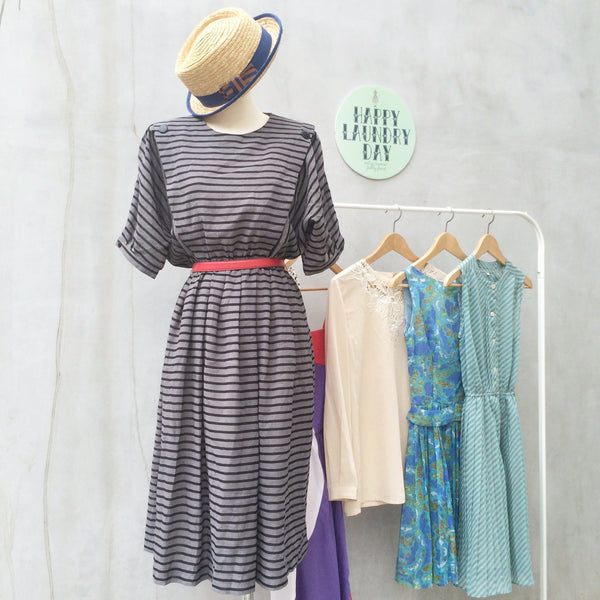 Loose Lines | Slouchy-fit Vintage 1980s dolman sleeves Flirty Black striped Dress