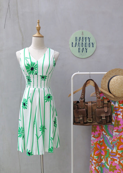 Reverse Daisies | Vintage 1960s 1970s Green and white daisy print Dress and Matching Jacket