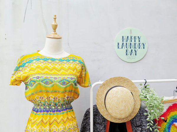 Yellow birdie told me | Vintage 1960s 1970s Ethnic hippie aztec print Midi Dress