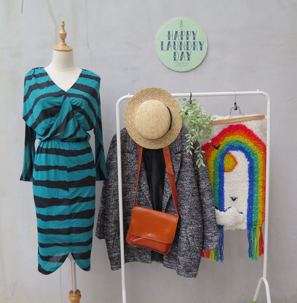 SALE! | Karine | Vintage 1980s-does-1940s Sexy Black Emerald green Bodycon Batwing dress