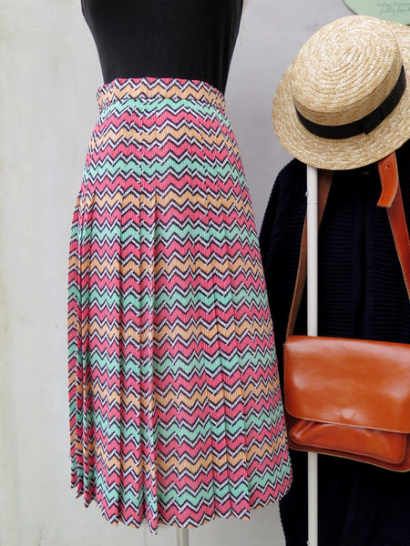 Ziggy Zig Zig | Vintage 1960s 1970s pleated Zig Zag Chevron striped skirt