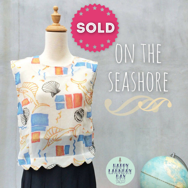 She Sells Seashells | Vintage 1980s scallop hem Retro seashells print Shell Cropped Top