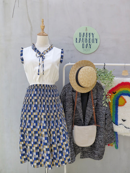 Alexis | Vintage 1960s 1970s Pleated frill accents Sleeveless Dress