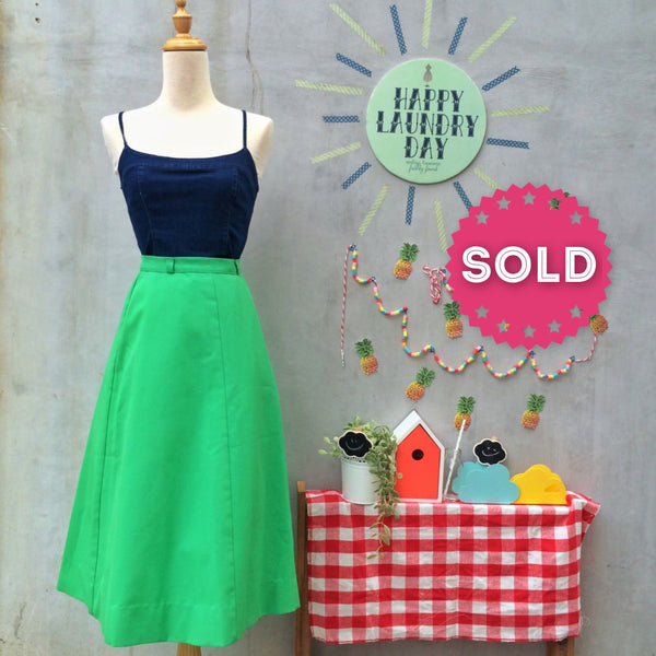 Vintage 1960s 1970s Mod A-line Grass Green Midi skirt