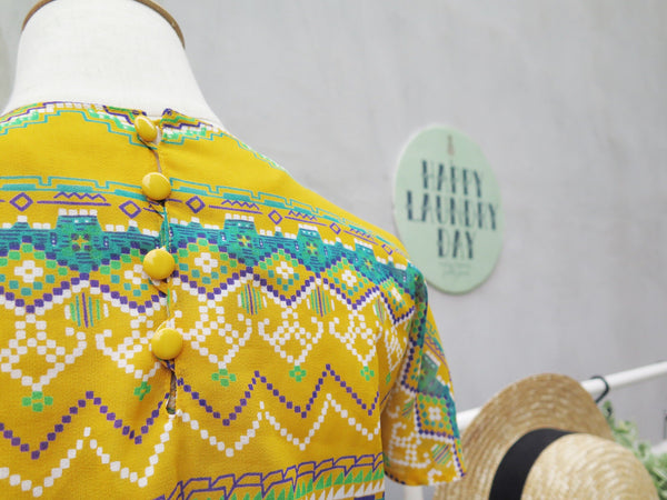 Yellow birdie told me | Vintage 1960s 1970s Ethnic hippie aztec print Midi Dress