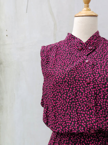 Seraphin | Vintage 1960s 1970s Unique Chelsea collar purple and black clover print sleeveless dress