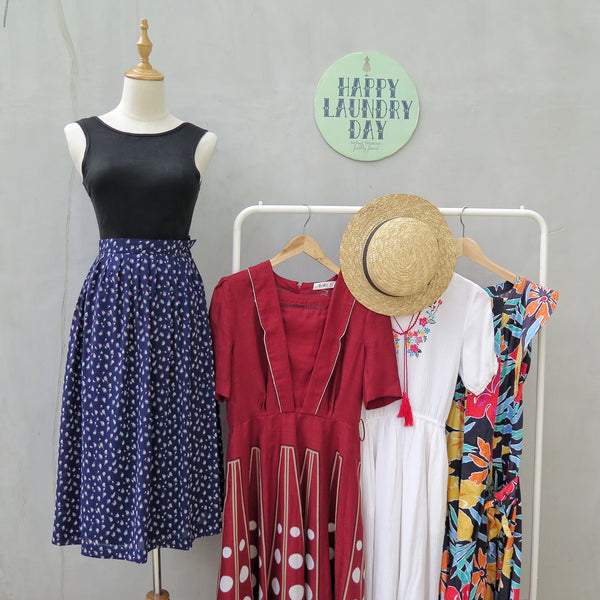 Skylar | Vintage 1960s 1970s abstract confetti polka dots skirt