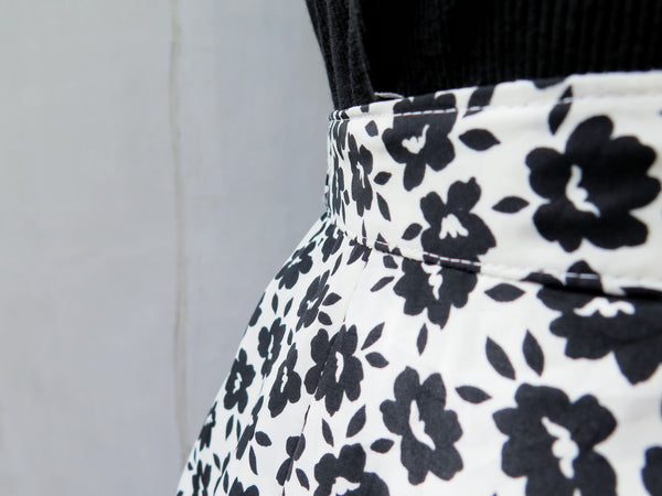 Whitney | Vintage 1960s 1970s black white floral print smooth touch monochrome skirt 