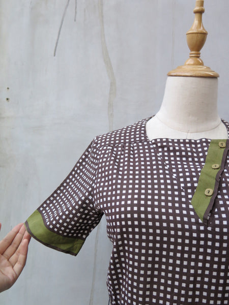 MUST HAVE! | Saràda | Vintage 1950s 1960s asymmetric front motif brown square checkered dress
