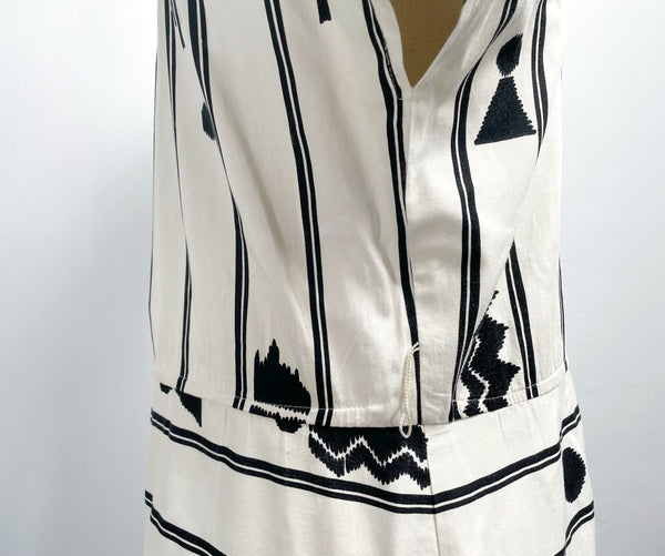 Must-have | Emery | Vintage 1970s 1980s Aztec monochromatic drop-waist black and white graphic geometric print dress
