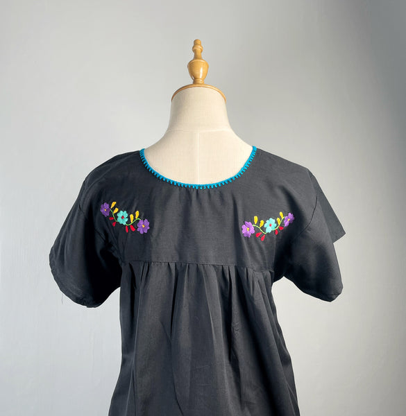 { Rare find } Freya | Vintage 1960s Oxacan Mexican embroidered Blouse in black (Copy)