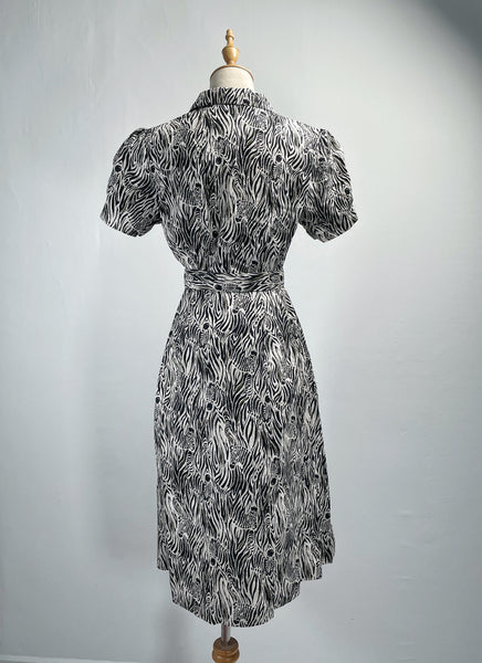 Must-have! | Zelda | Vintage 1970s/80s zebra print fit-and-flare A line dress with matching belt