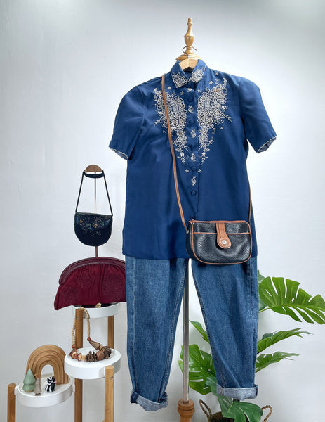 { Very Rare Find } Vintage 50s 60s embroidered dark Navy blue  collared blouse