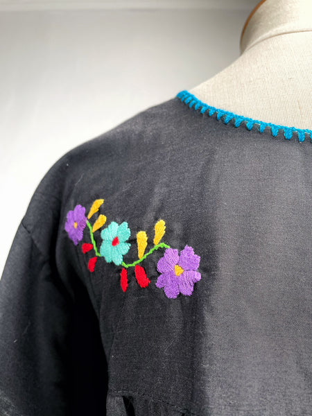 { Rare find } Freya | Vintage 1960s Oxacan Mexican embroidered Blouse in black (Copy)