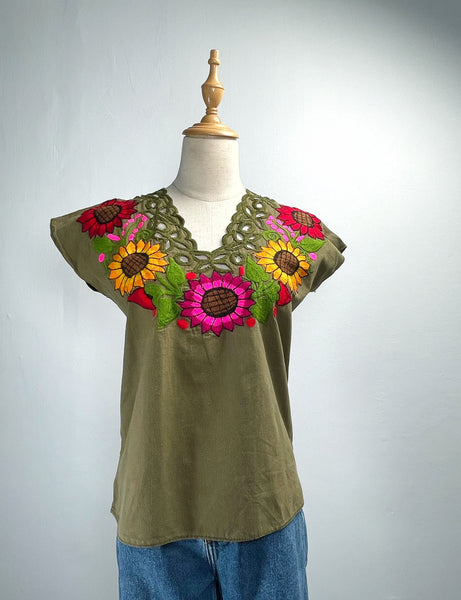 Philly | Vintage 1970s 1980s khaki green embroidered cutout floral motif blouse