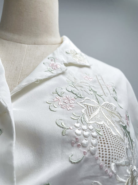 { Very Rare Find } Vintage 50s 60s cottage core  hand embroidered latticework Chinese silk collared shirt