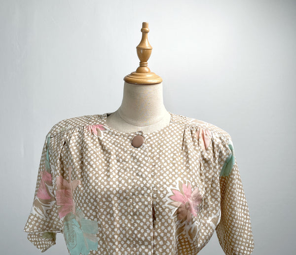 Lillian | Vintage 1980s big button eggshell beige dress with floral motif