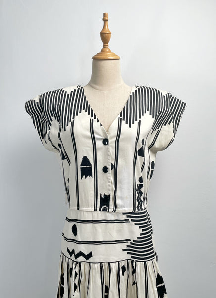 Must-have | Emery | Vintage 1970s 1980s Aztec monochromatic drop-waist black and white graphic geometric print dress