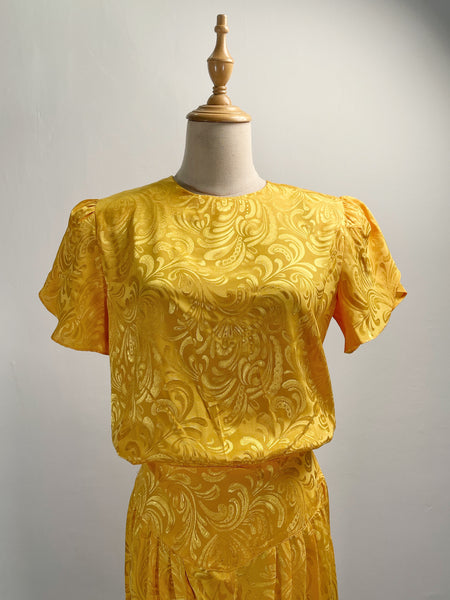 Must-have | Florence | Vintage 1960s 1970s embossed Royal Yellow satin like dress with Tulip sleeves