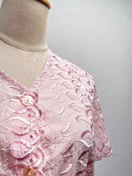 { Rare find } | Jane Eyre | Vintage 1970s1980s lace dress in pink with scallop trims