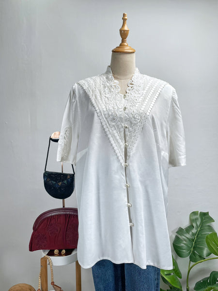 Vintage 1950s romantic Embroidered Lace V-Neck Blouse with Pearl Buttons