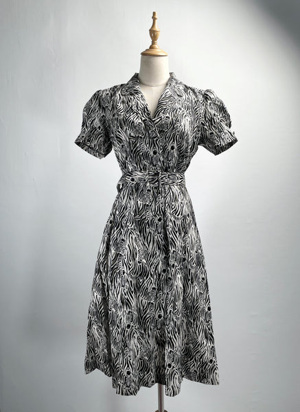 Must-have! | Zelda | Vintage 1970s/80s zebra print fit-and-flare A line dress with matching belt