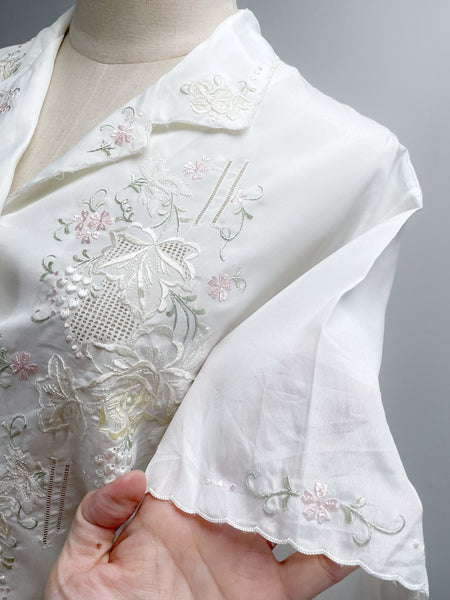 { Very Rare Find } Vintage 50s 60s cottage core  hand embroidered latticework Chinese silk collared shirt