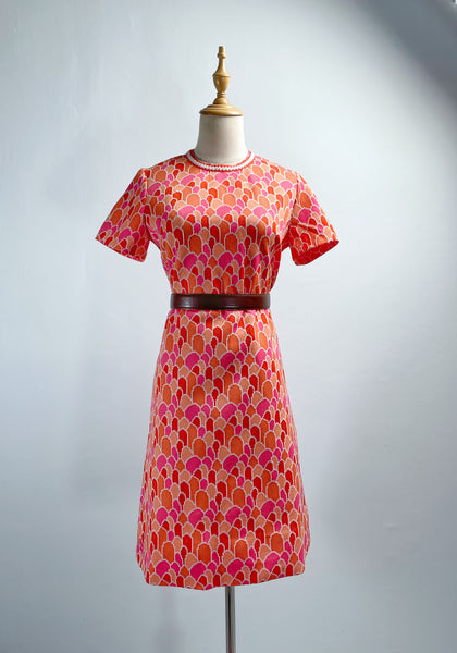 Must have | Olivia | Vintage 1960s 1970s mini twiggy dress with orange and red scallop print