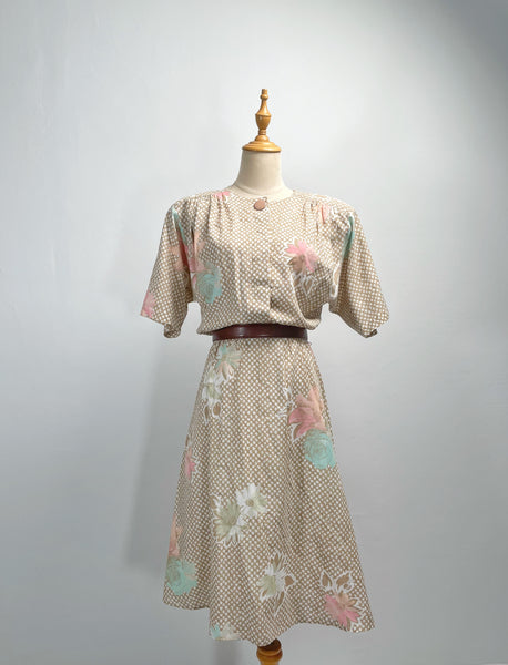 Lillian | Vintage 1980s big button eggshell beige dress with floral motif